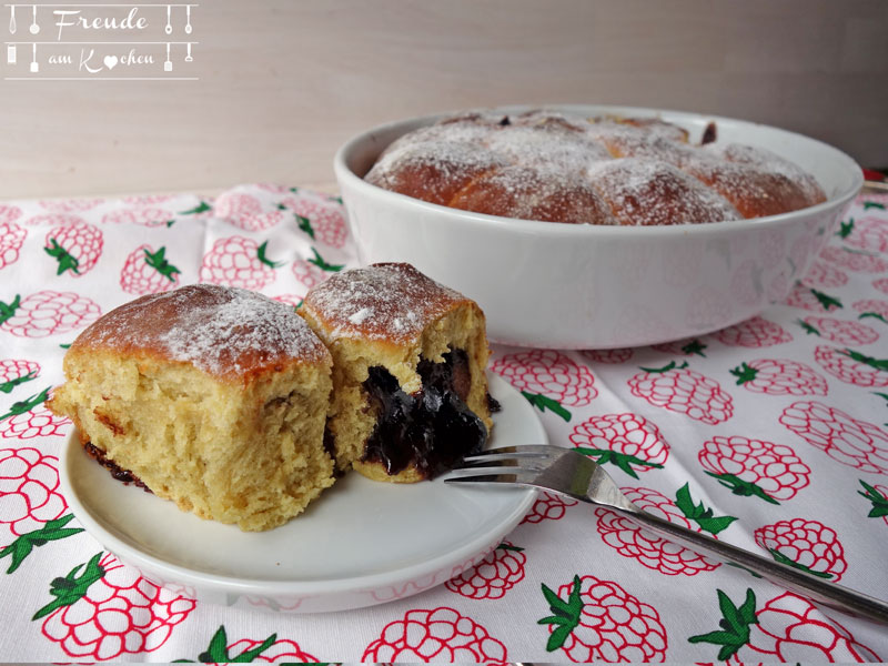 Buchteln mit Zwetschkenröster vegan - Freude am Kochen