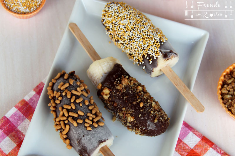 Bananen Popsicle Eis - Bananen im Schokomantel mit Walnusskrokant - Freude am Kochen