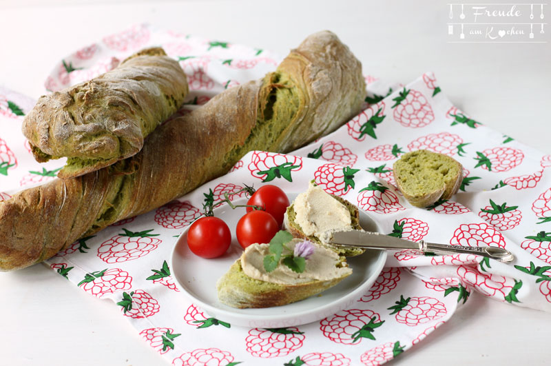 Grünes verdrehtes Baguette - Pain Paillasse mit Spinat - vegan - Freude am Kochen