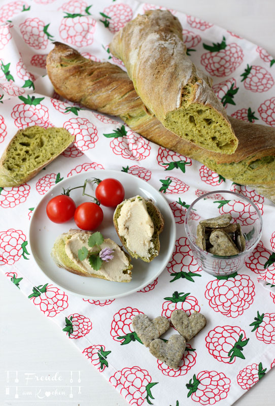 Grünes verdrehtes Baguette - Pain Paillasse mit Spinat - vegan - Freude am Kochen