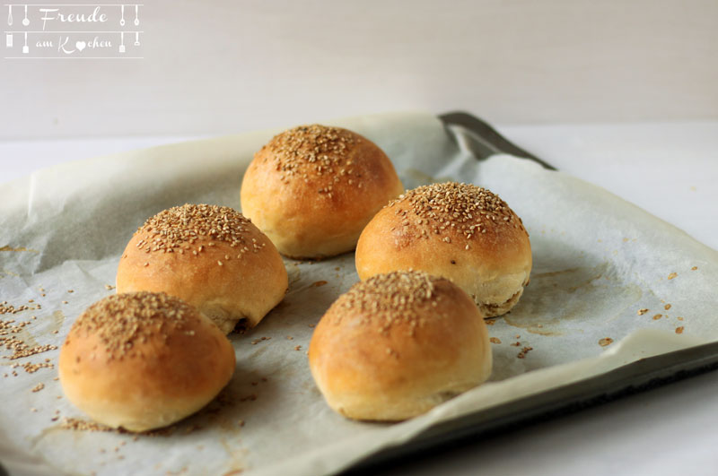 Selbstgemachte Burger Weckerl Brötchen - Rezept vegan - Freude am Kochen