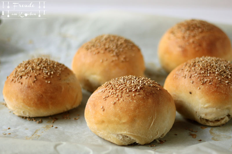 Selbstgemachte Burger Weckerl Brötchen - Rezept vegan - Freude am Kochen