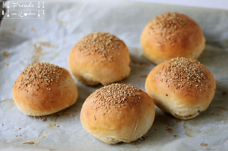 Selbstgemachte Burger Weckerl Brötchen - Rezept vegan - Freude am Kochen