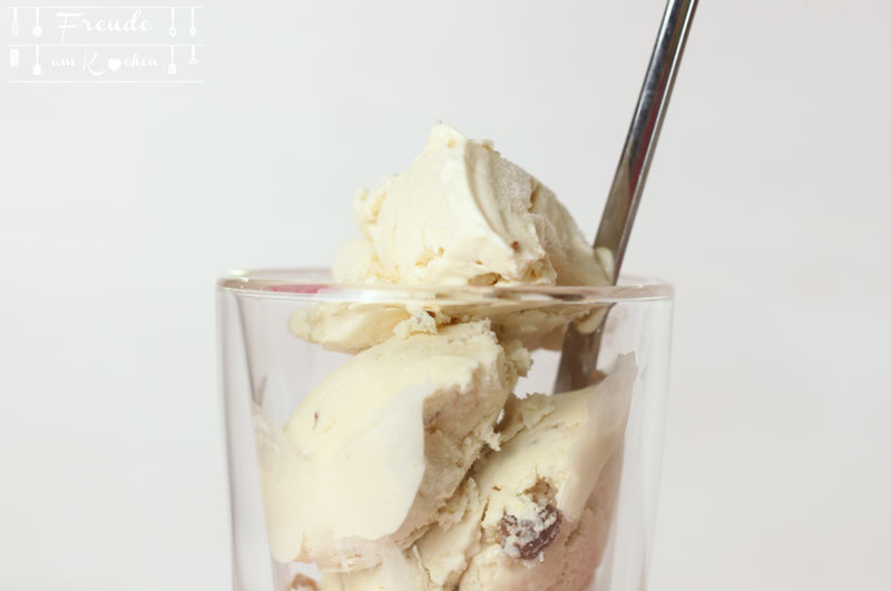 Weißes Schokolade Malaga Eis vegan - Freude am Kochen