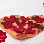 Flammkuchen mit Roten Rüben & Zwiebel - Essen in Herzform