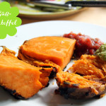 Süßkartoffel im Ofen mit Avocadocreme & Salsa