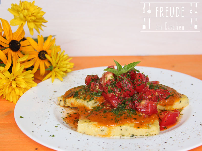 Polentaschnitten mit Tomatensauce
